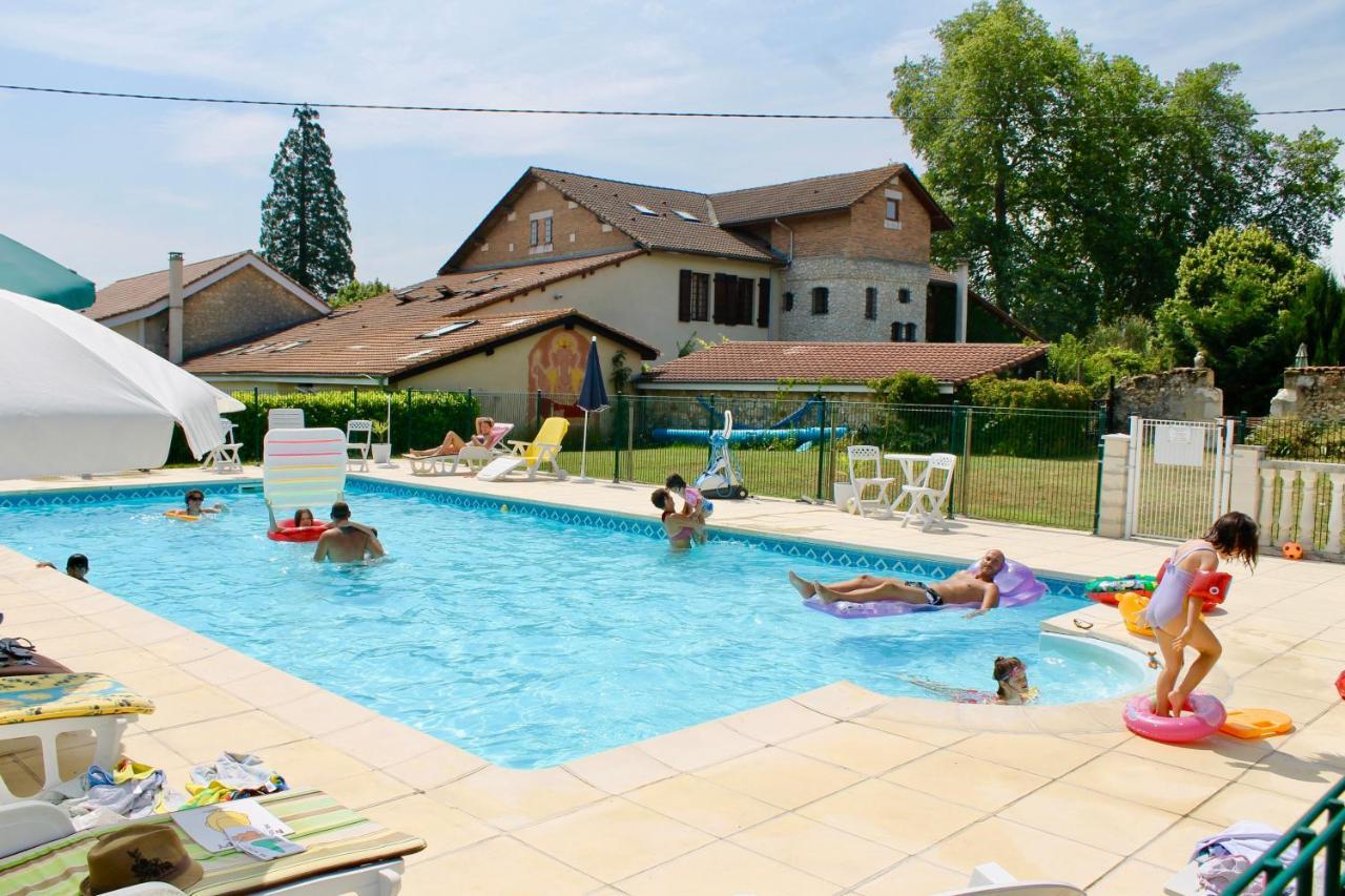 Le Logis Des Quatre Puits Panzió Neuvicq-Montguyon Kültér fotó