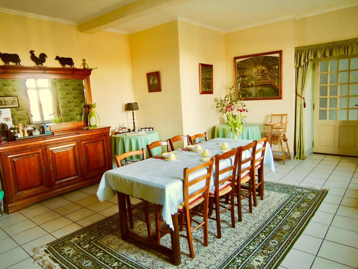 Le Logis Des Quatre Puits Panzió Neuvicq-Montguyon Kültér fotó