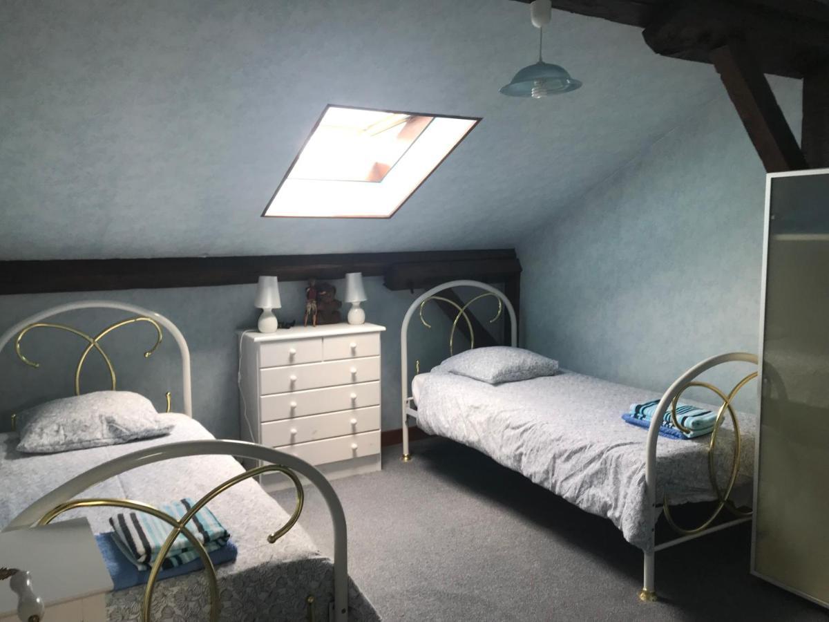 Le Logis Des Quatre Puits Panzió Neuvicq-Montguyon Kültér fotó