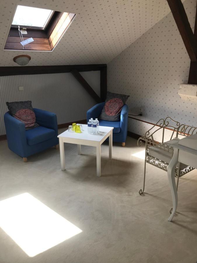 Le Logis Des Quatre Puits Panzió Neuvicq-Montguyon Kültér fotó