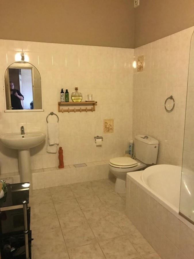 Le Logis Des Quatre Puits Panzió Neuvicq-Montguyon Kültér fotó