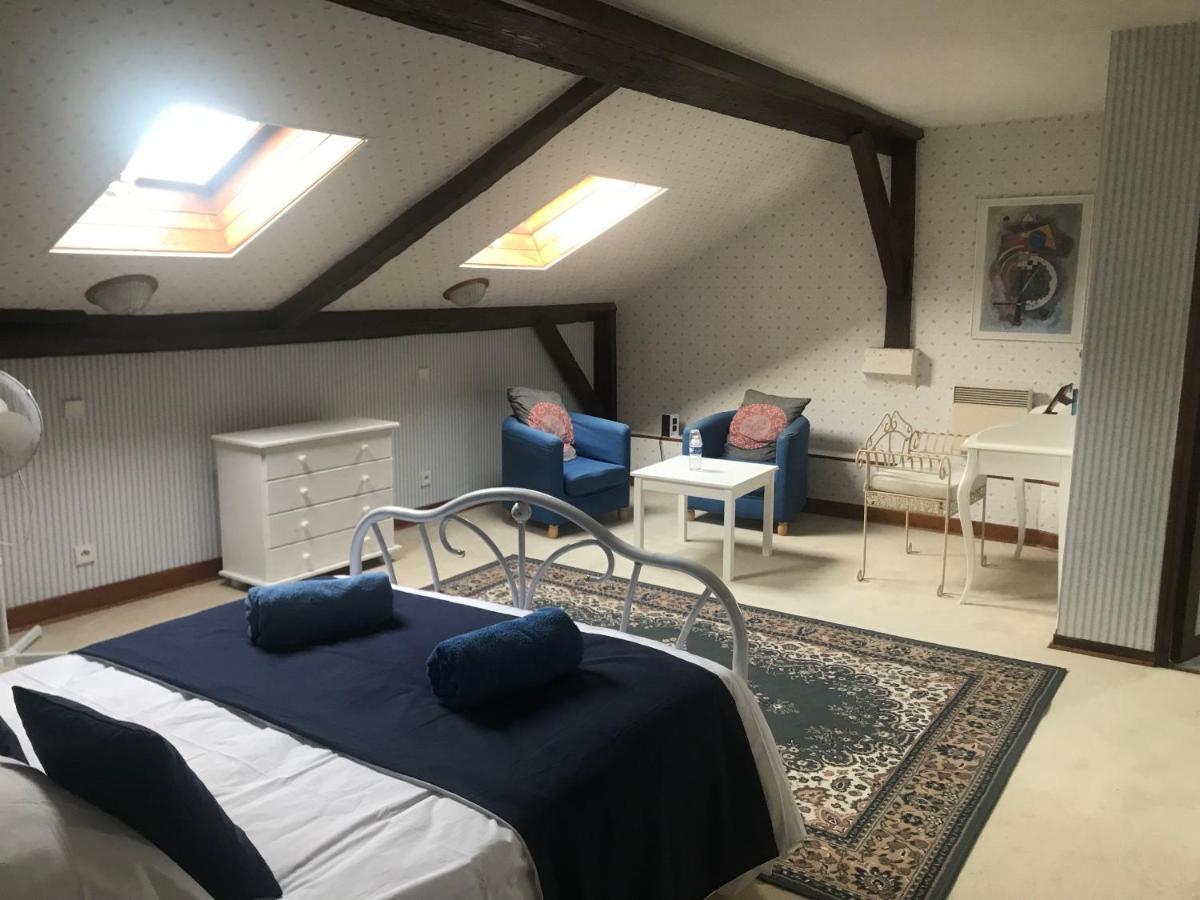 Le Logis Des Quatre Puits Panzió Neuvicq-Montguyon Kültér fotó